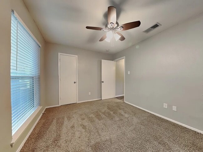 Building Photo - 748 James Cir