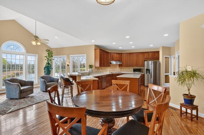Building Photo - 401 Hilton Head Ct