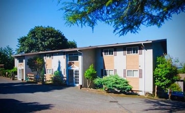 Building Photo - 308 Summit Ave N