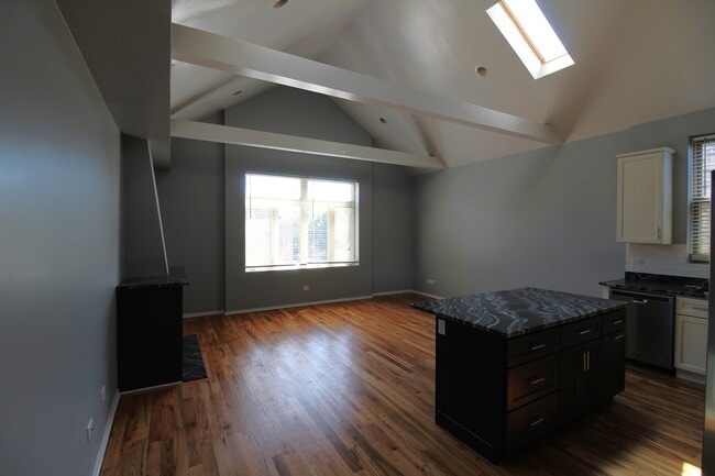 Building Photo - 2054 W Division St