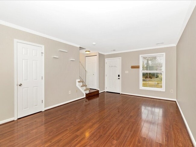 Building Photo - 584 Cotswold Ct