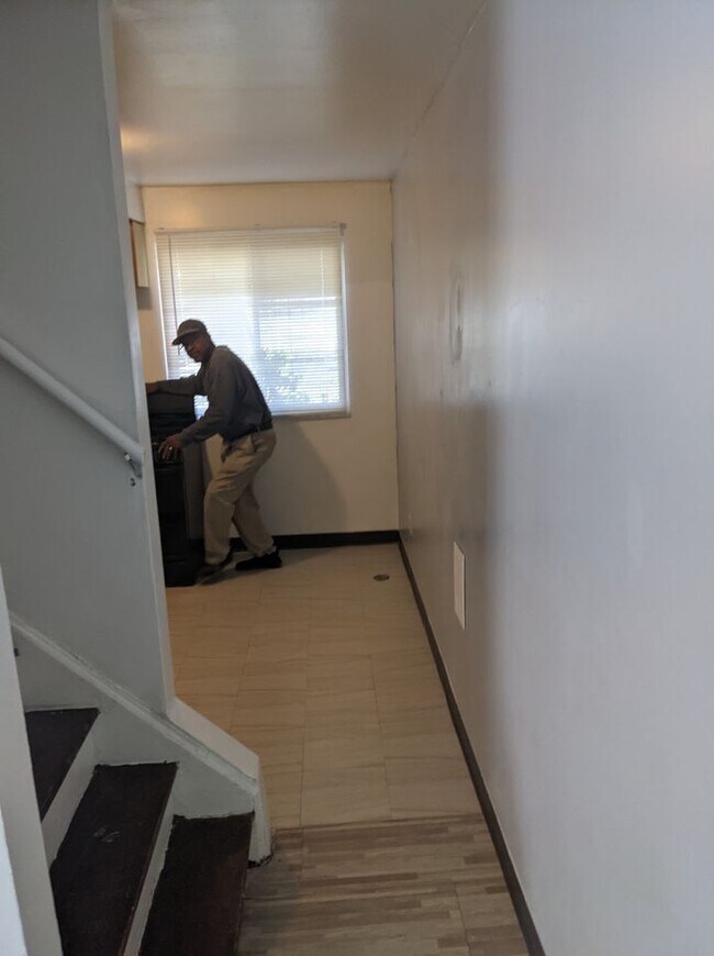 Building Photo - 916 Lexington Ave