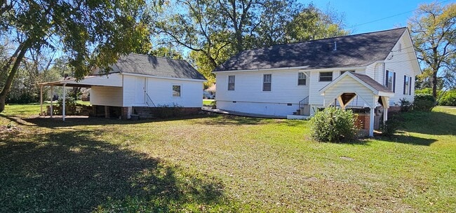 Building Photo - Lovely in Milner