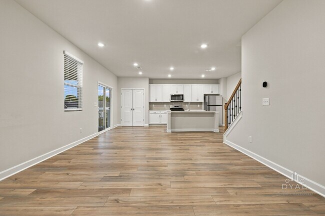 Building Photo - 163 E Millbrook Dr
