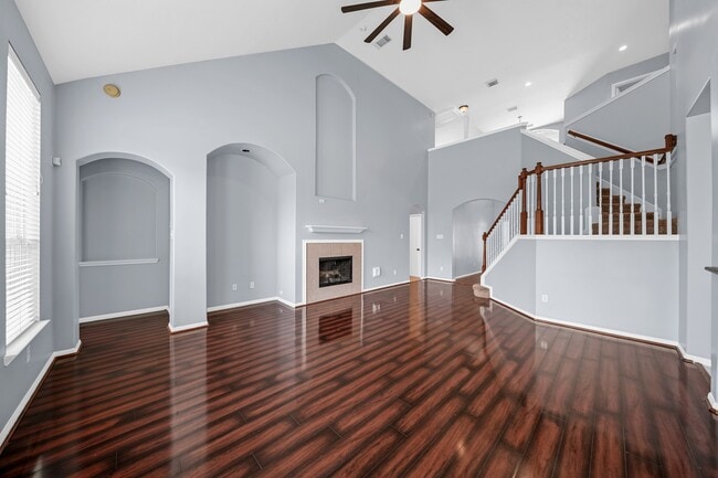 Building Photo - 12 Palomar Dr