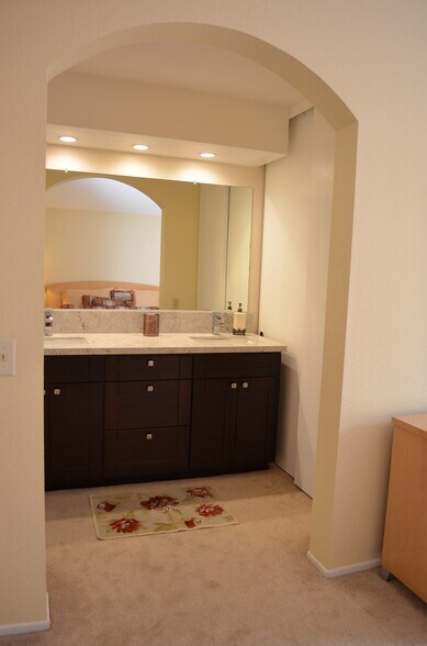 Building Photo - 10629 bernabe drive