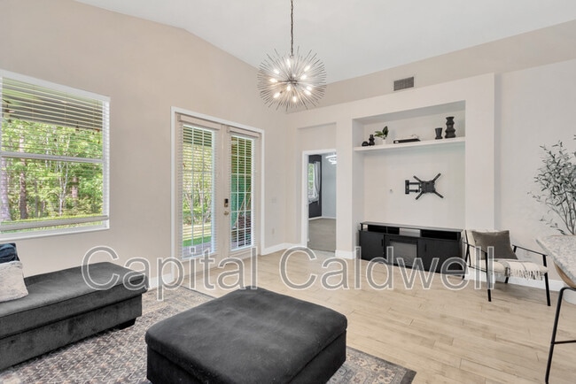 Building Photo - 19246 Meadow Pine Dr