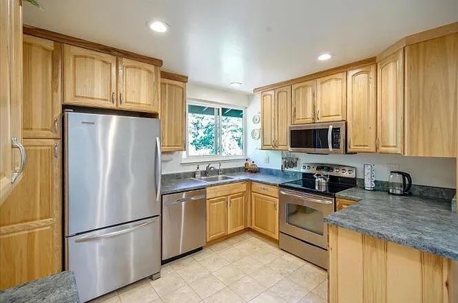 Building Photo - 416 Sherman Dr