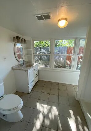 Building Photo - 1228 E 340th St