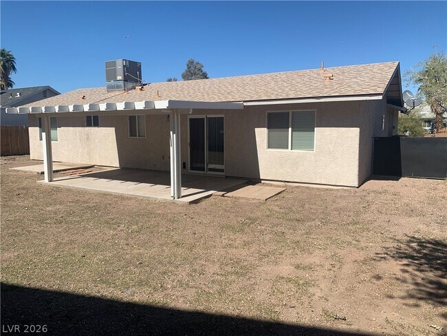 Building Photo - 548 Zuber Ave