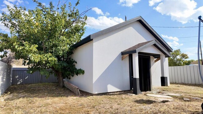 Building Photo - 916 Patton Dr