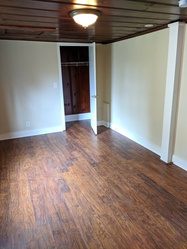 Building Photo - 3 Bed, 1 Bath - East Nashville Gem, Walking Distance to The Pharmacy