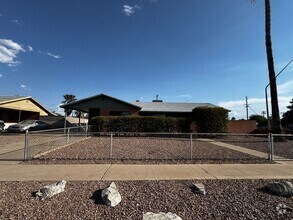 Building Photo - Eastside (Broadway and Wilmot) 3 bedroom, ...