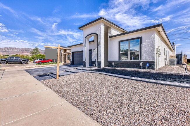Building Photo - We have a beautiful home fully furnished with 4 bedroom-2 baths
