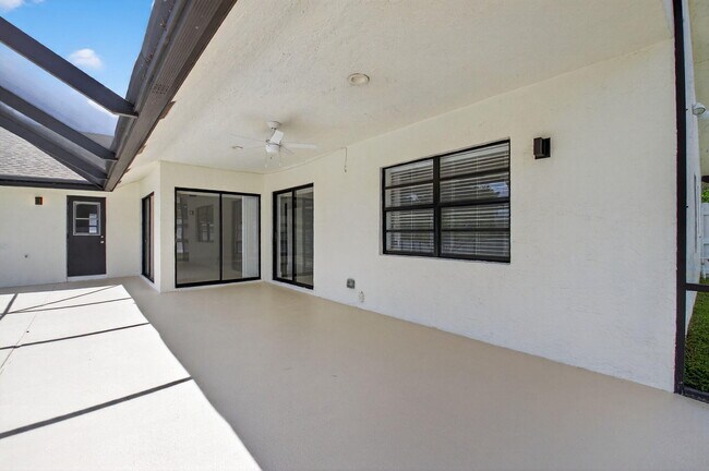 Building Photo - 488 NW 13th St