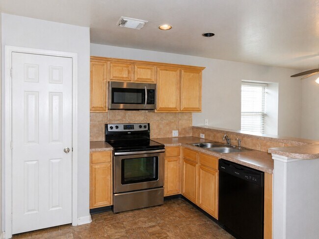 Building Photo - 16810 Deck Ct