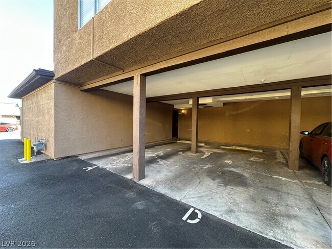 Building Photo - 1467 Hialeah Dr