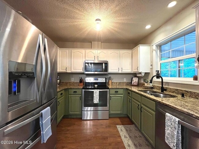 Building Photo - 2400 Longleaf Dr SW