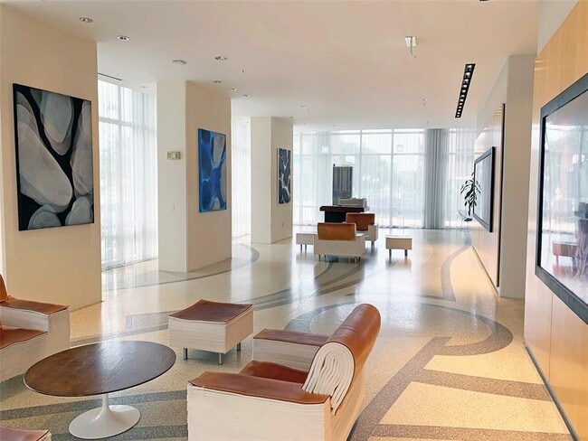 Building Photo - 150 E Robinson St