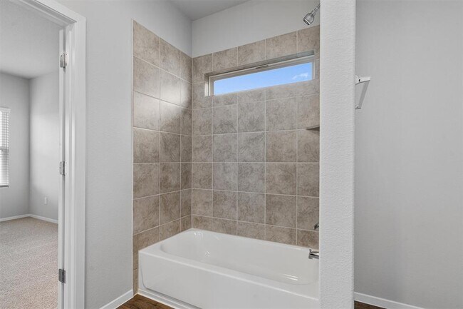 Building Photo - 621 Running Creek Dr