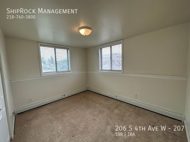 Building Photo - 206 S 4th Ave W