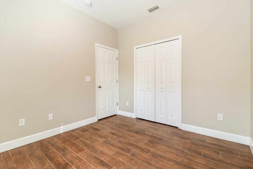 Building Photo - 742 Star Pointe Dr