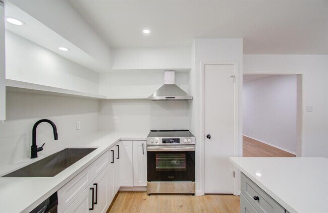 Building Photo - 4040 San Felipe St