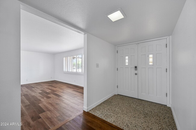 Building Photo - 530 E Fairmont Dr