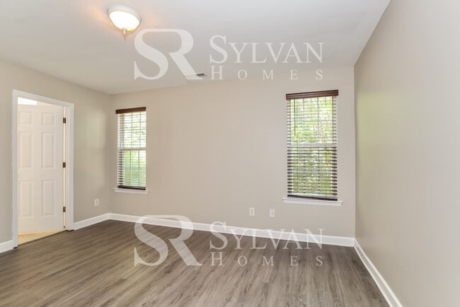 Building Photo - Discover Spacious Comfort & Fun