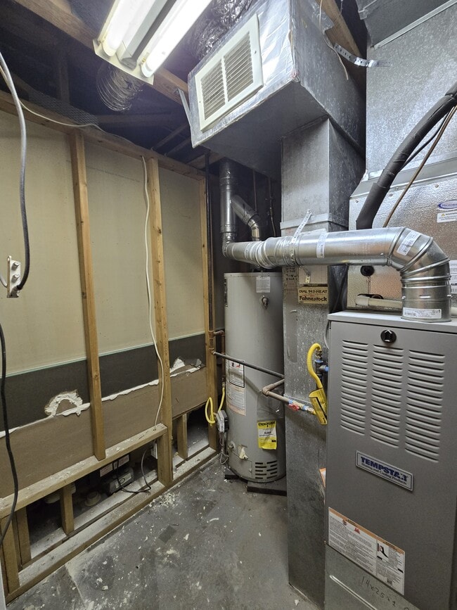 Building Photo - 5223 S Mosley St