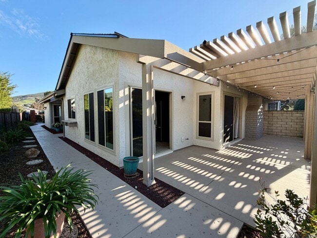 Building Photo - Spacious Three Bedroom in the Sunrise Pointe Community