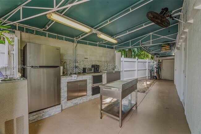 Building Photo - 16 North Dr