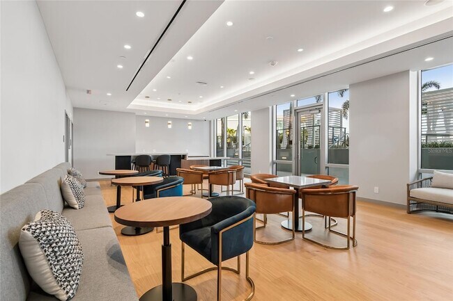 Building Photo - 400 Central Ave