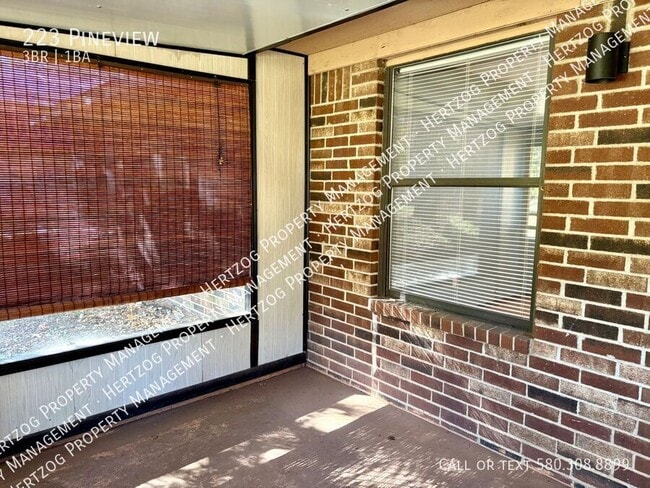 Building Photo - 223 Pineview-