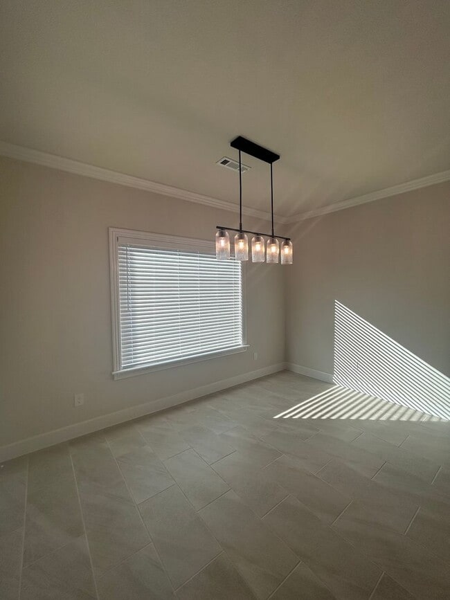 Building Photo - Beautiful Modern Home in Pea Ridge!