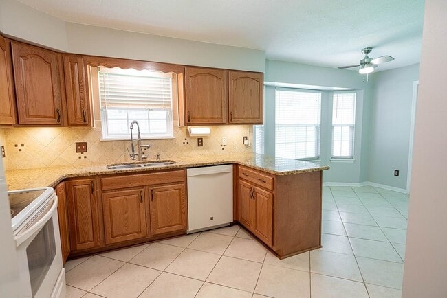 Building Photo - 4679 Inisheer Dr