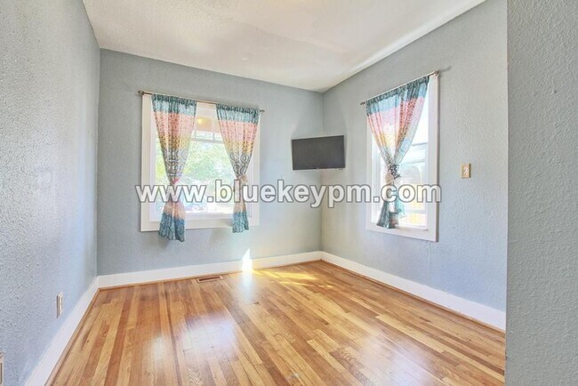 Building Photo - 5514 SE Malden St
