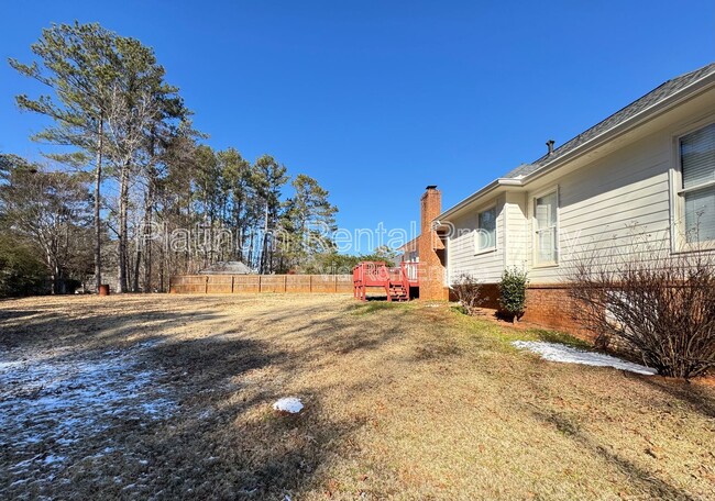 Building Photo - 4005 Camary Dr SE