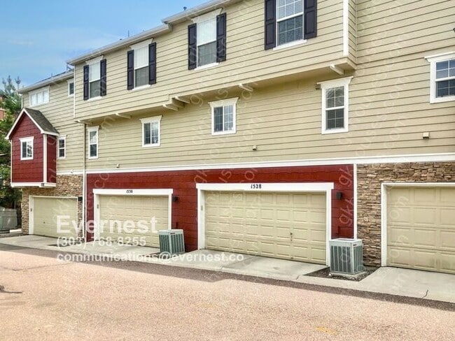 Building Photo - Gorgeous 3-Bedroom Townhouse Retreat with ...