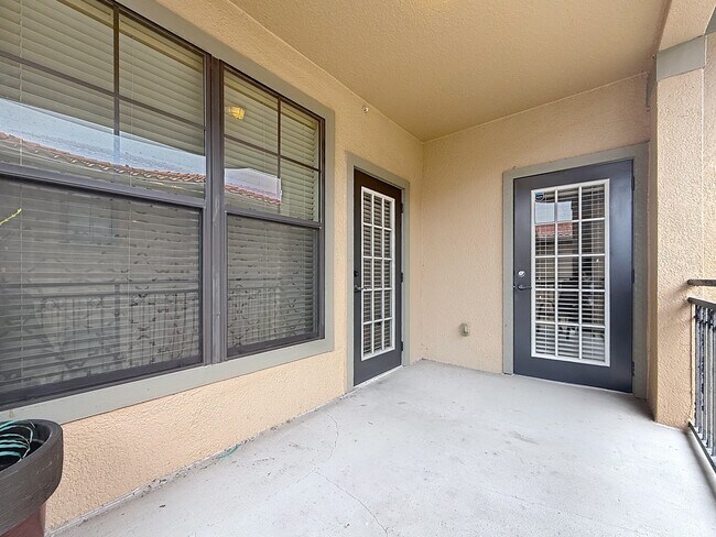 Building Photo - Charo Parkway