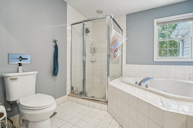 Building Photo - 22 Pebble Beach Dr