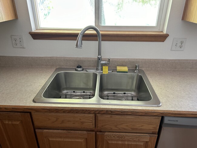 new sink - 748 Eaton Cir