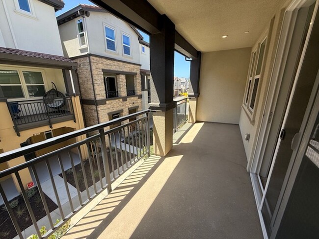 Building Photo - Brand New Townhome in Moonstone Community ...