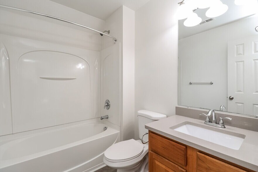 Building Photo - 814 Oakshire Cir