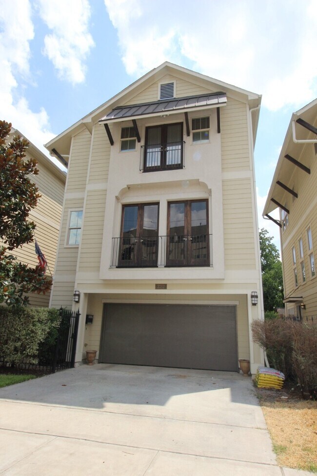 Building Photo - 2212 Radcliffe St