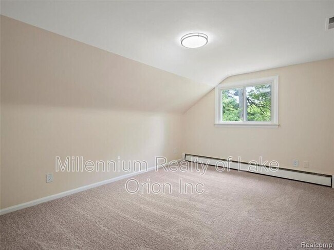 Building Photo - 24034 Meadowlark St