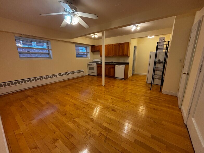 Building Photo - 15 Fairbanks St