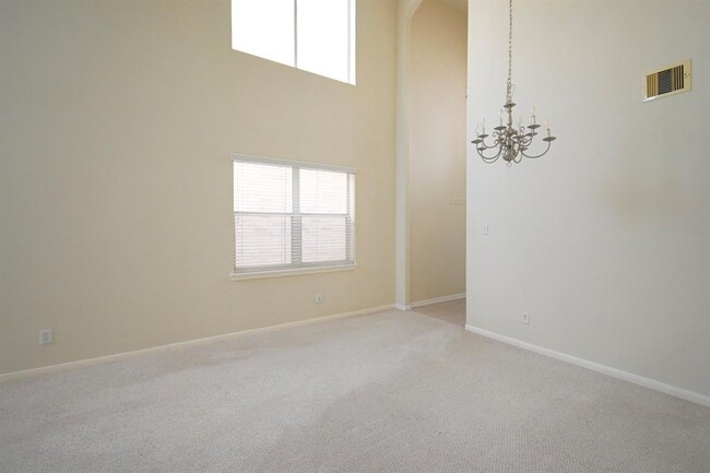 Building Photo - 13330 Vineyard Falls Dr
