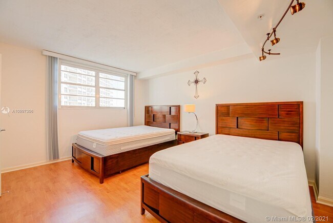 Building Photo - 3001 S Ocean Dr