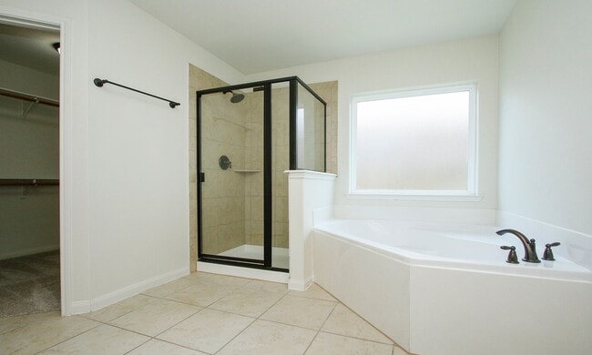 Building Photo - For Lease | 3 Bed, 2 Bath | 1,766 Sq Ft | ...